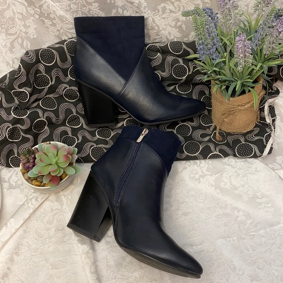 David Aaron Shoes - David Aaron - Chic Side Zip Black Booties